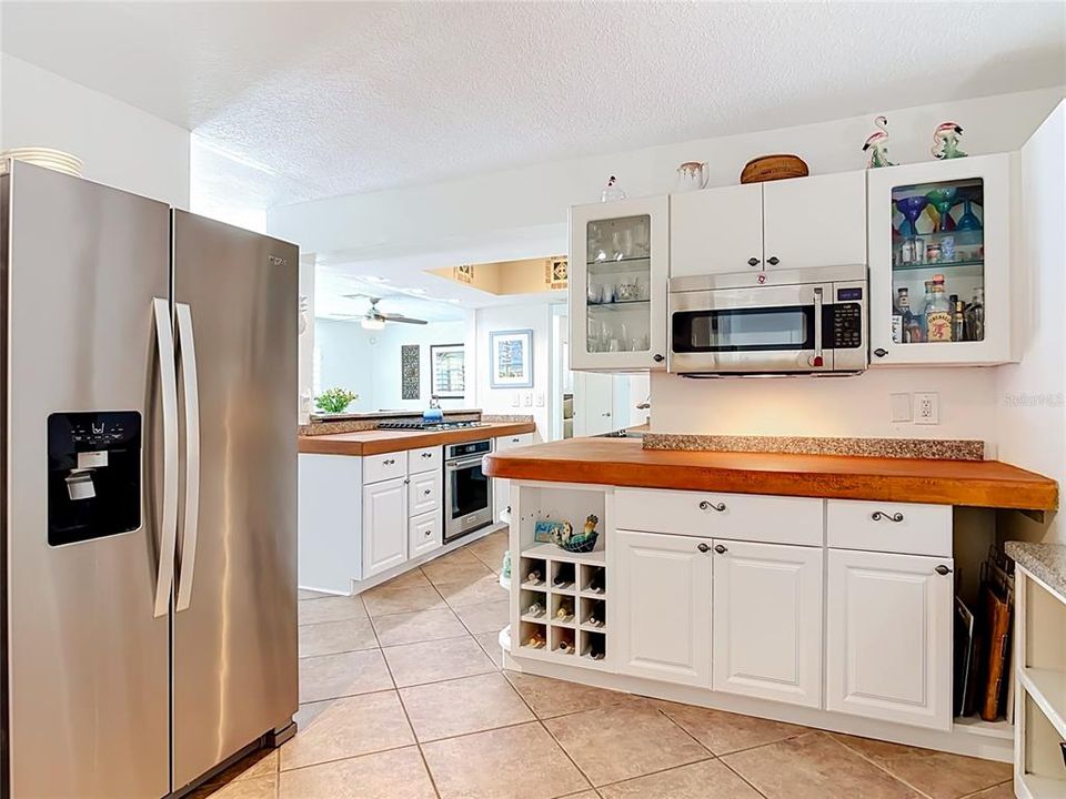En Venta: $975,000 (3 camas, 2 baños, 1652 Pies cuadrados)