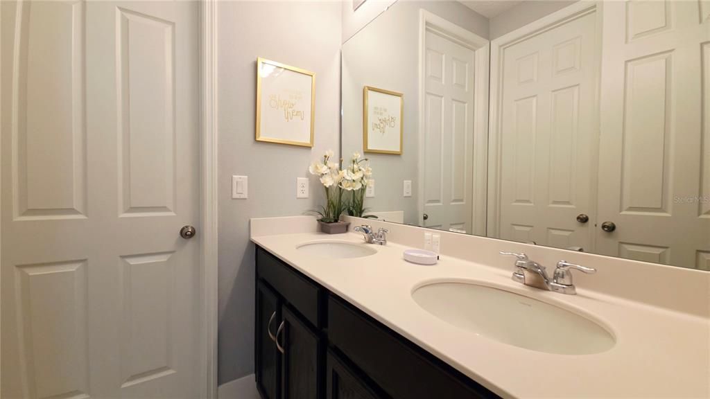 For Sale: $479,999 (6 beds, 4 baths, 2987 Square Feet)