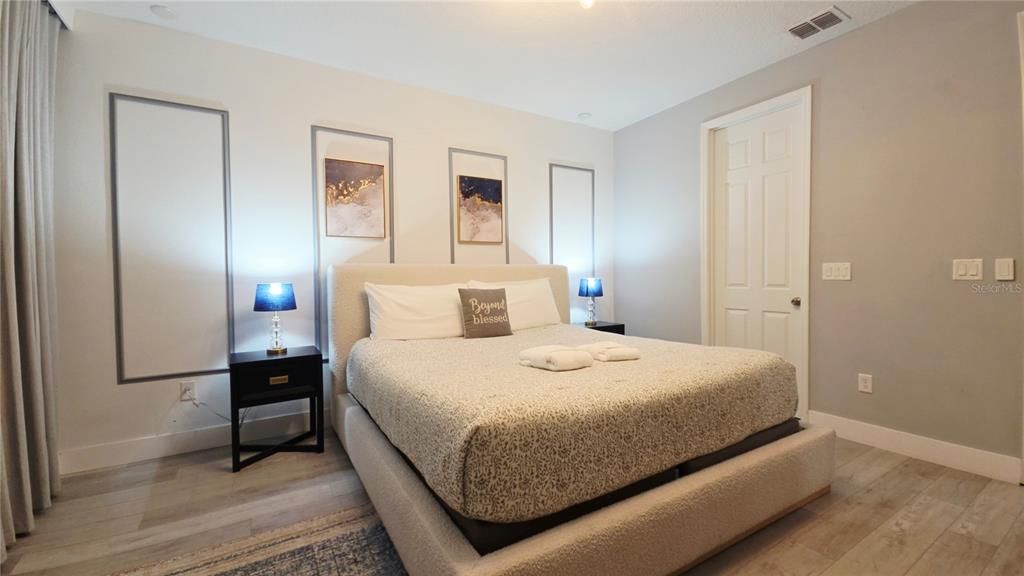 For Sale: $479,999 (6 beds, 4 baths, 2987 Square Feet)
