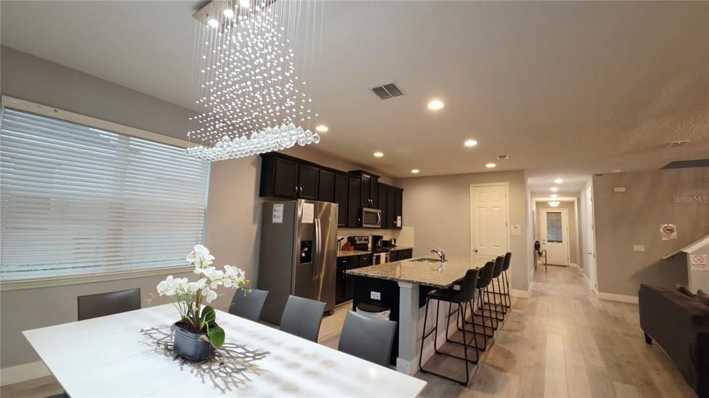 For Sale: $479,999 (6 beds, 4 baths, 2987 Square Feet)
