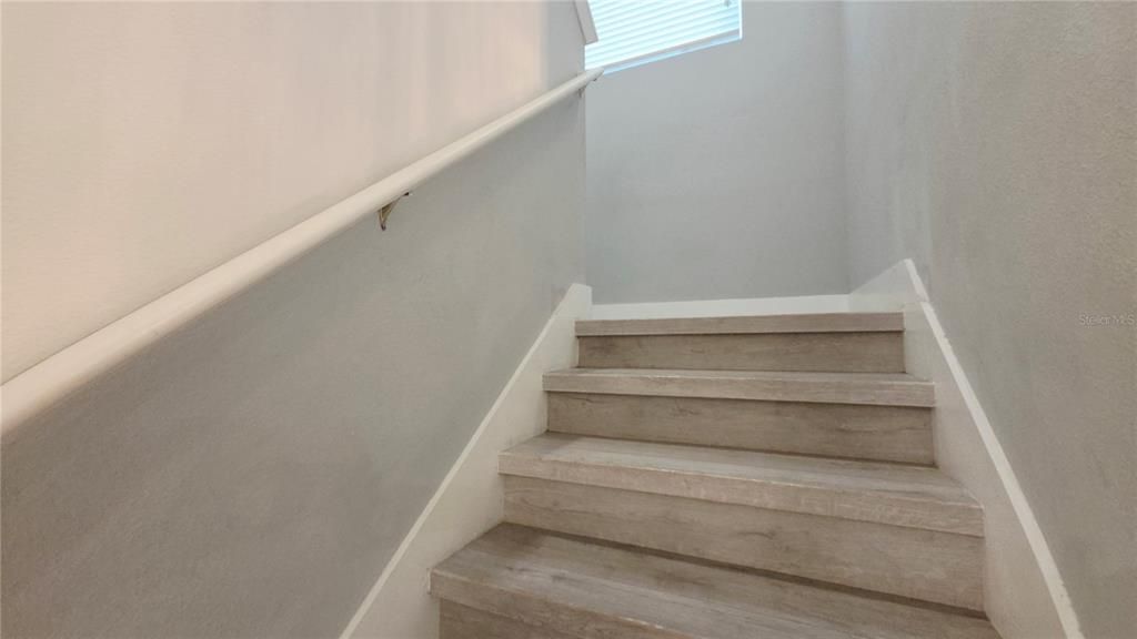 For Sale: $479,999 (6 beds, 4 baths, 2987 Square Feet)