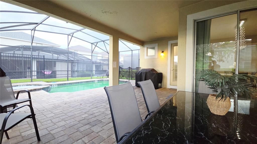 For Sale: $479,999 (6 beds, 4 baths, 2987 Square Feet)