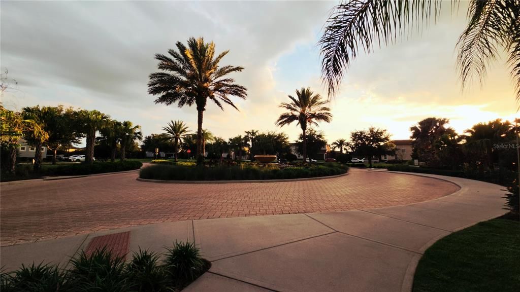 For Sale: $479,999 (6 beds, 4 baths, 2987 Square Feet)