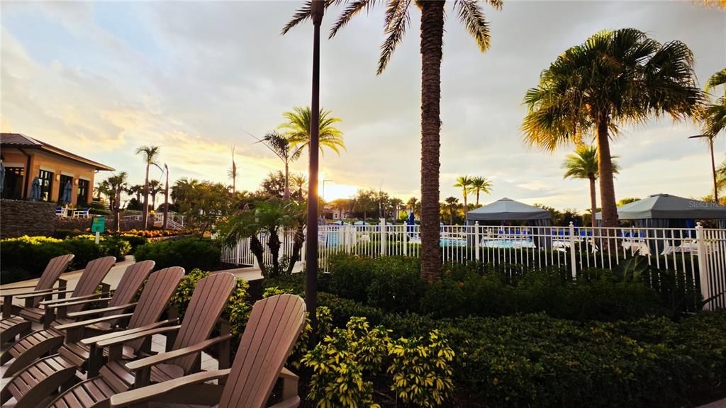 For Sale: $479,999 (6 beds, 4 baths, 2987 Square Feet)