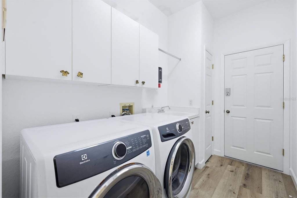 For Sale: $659,990 (3 beds, 2 baths, 1708 Square Feet)