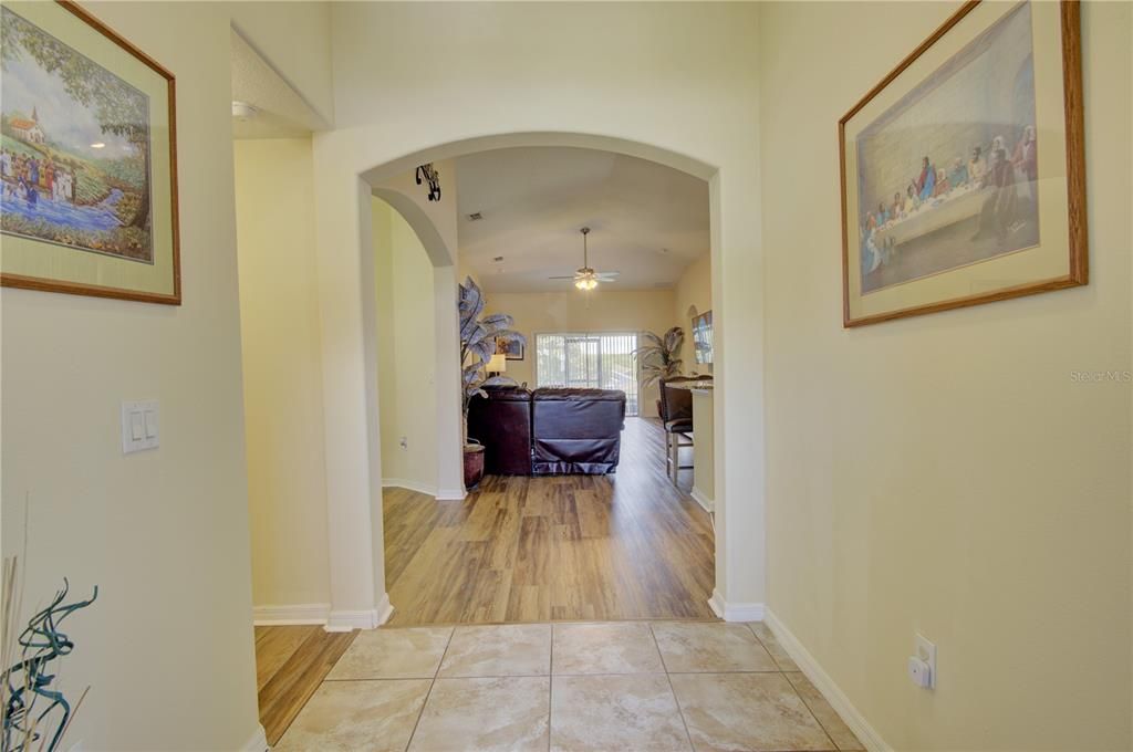 En Venta: $410,000 (4 camas, 3 baños, 1927 Pies cuadrados)
