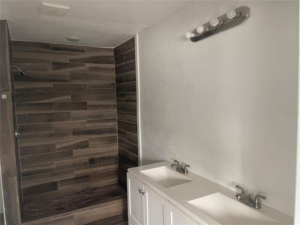 В аренду: $1,700 (4 спален, 2 ванн, 1815 Квадратных фут)
