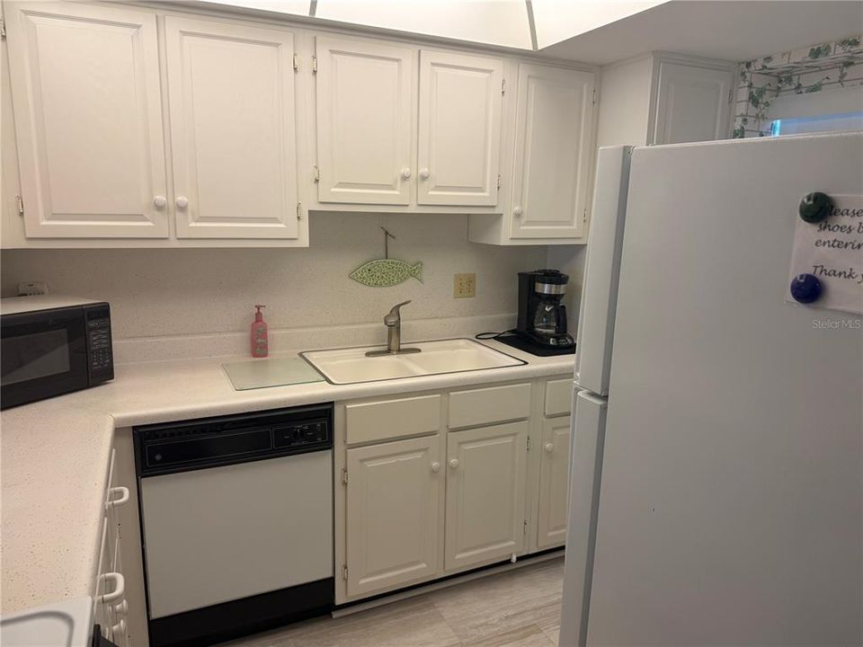 For Rent: $4,900 (2 beds, 2 baths, 847 Square Feet)