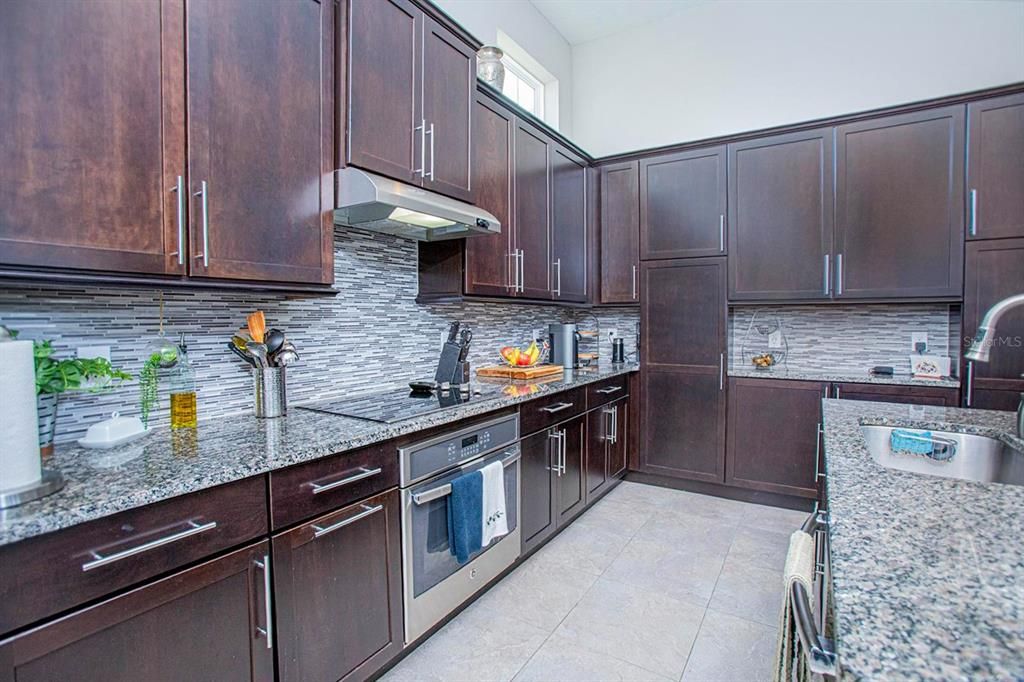 На продажу: $439,900 (2 спален, 2 ванн, 1644 Квадратных фут)