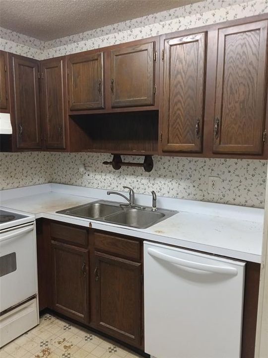 For Sale: $89,990 (2 beds, 2 baths, 1000 Square Feet)