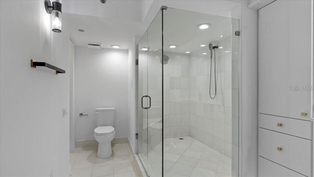На продажу: $469,900 (1 спален, 1 ванн, 1988 Квадратных фут)