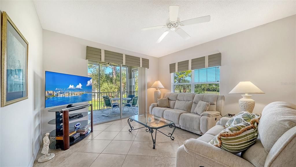 For Sale: $249,000 (2 beds, 2 baths, 1230 Square Feet)