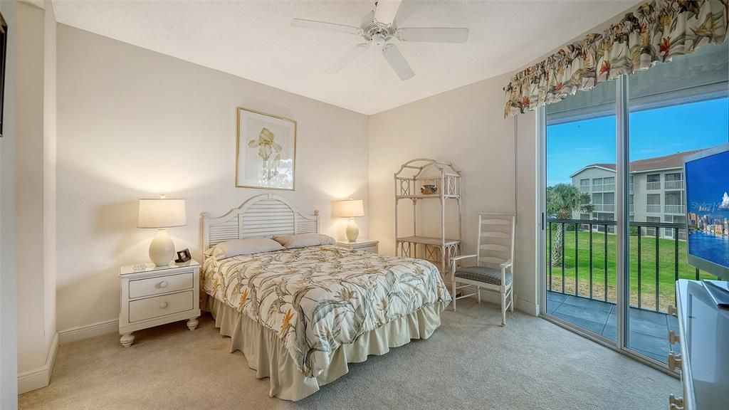 For Sale: $249,000 (2 beds, 2 baths, 1230 Square Feet)