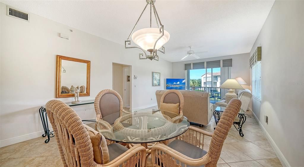 For Sale: $249,000 (2 beds, 2 baths, 1230 Square Feet)