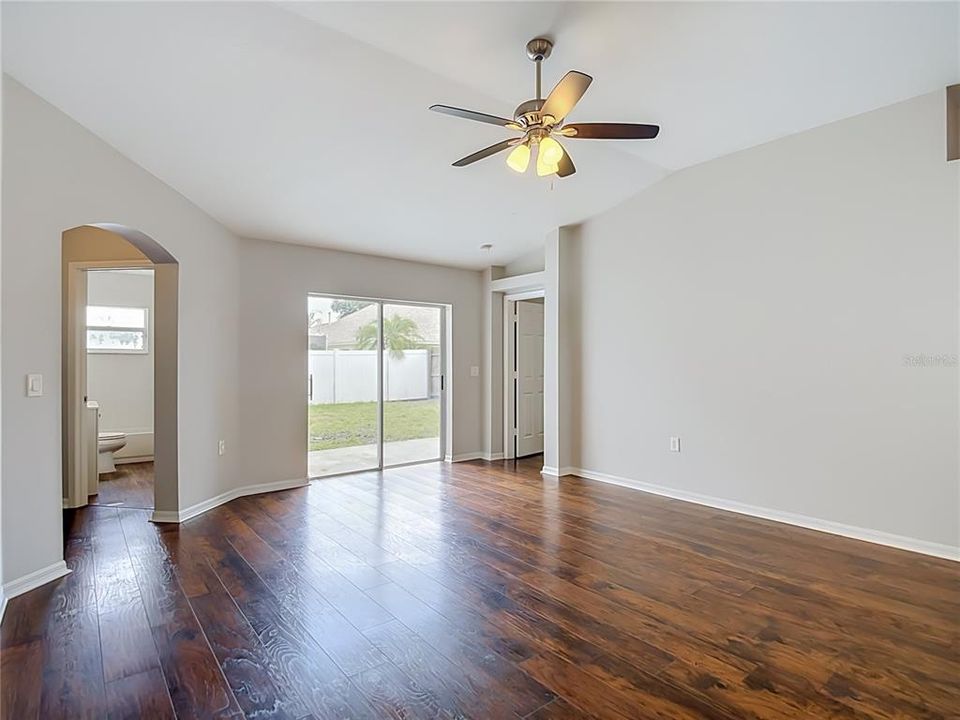 En Venta: $365,000 (3 camas, 2 baños, 1759 Pies cuadrados)