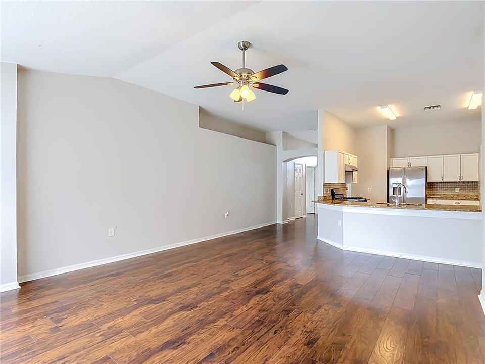 En Venta: $365,000 (3 camas, 2 baños, 1759 Pies cuadrados)