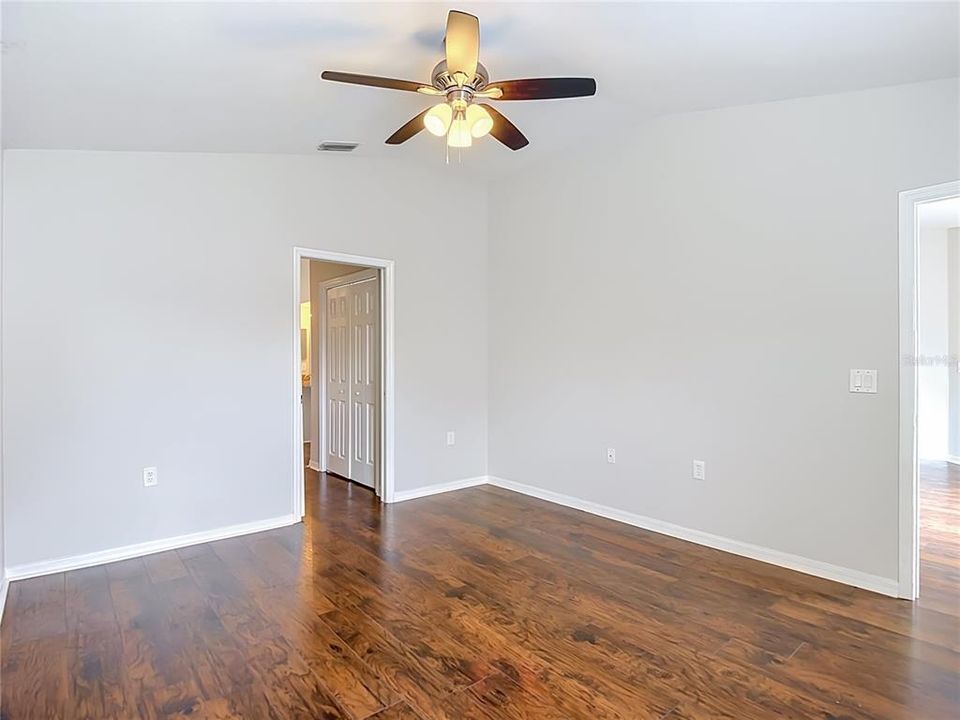 En Venta: $365,000 (3 camas, 2 baños, 1759 Pies cuadrados)