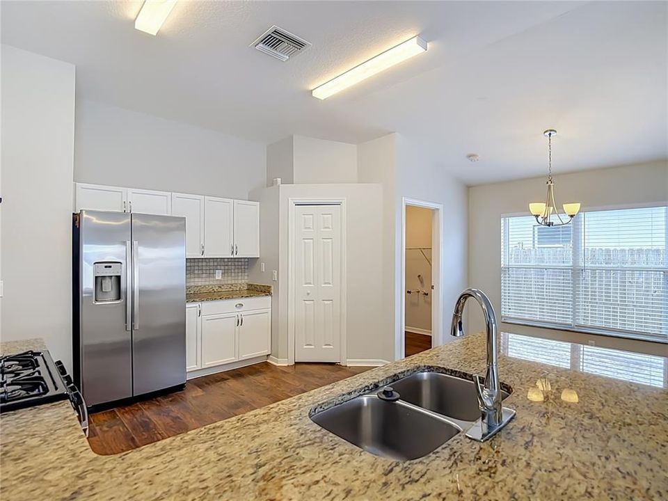 En Venta: $365,000 (3 camas, 2 baños, 1759 Pies cuadrados)