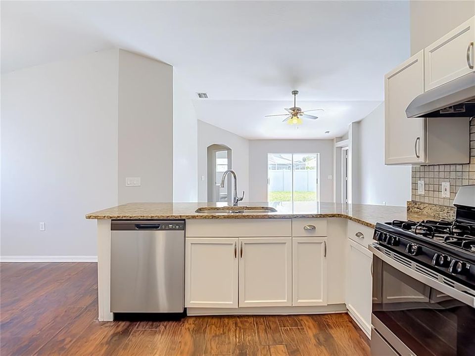En Venta: $365,000 (3 camas, 2 baños, 1759 Pies cuadrados)