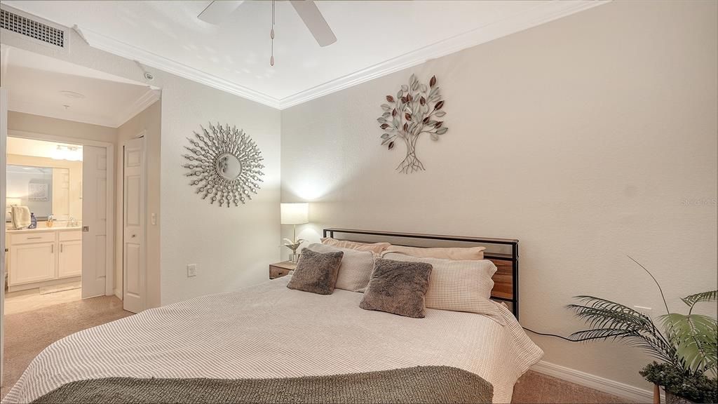 For Sale: $395,000 (2 beds, 2 baths, 1151 Square Feet)