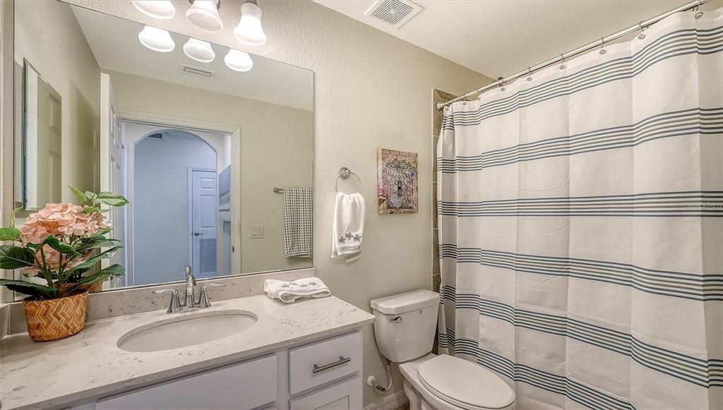 For Sale: $395,000 (2 beds, 2 baths, 1151 Square Feet)
