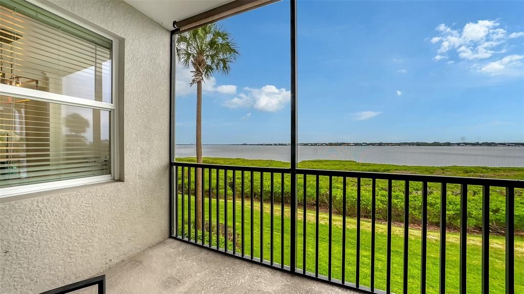For Sale: $395,000 (2 beds, 2 baths, 1151 Square Feet)