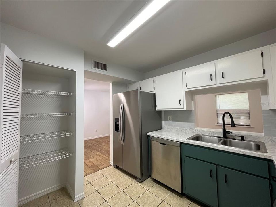 For Rent: $1,600 (3 beds, 2 baths, 1199 Square Feet)