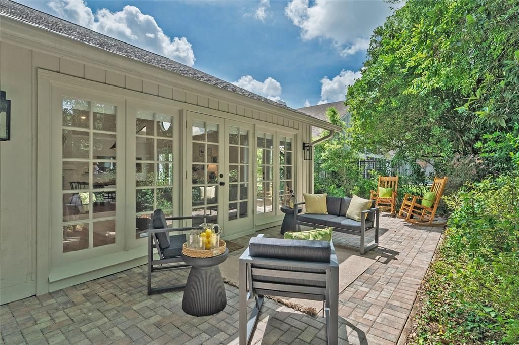 На продажу: $429,000 (3 спален, 2 ванн, 1833 Квадратных фут)