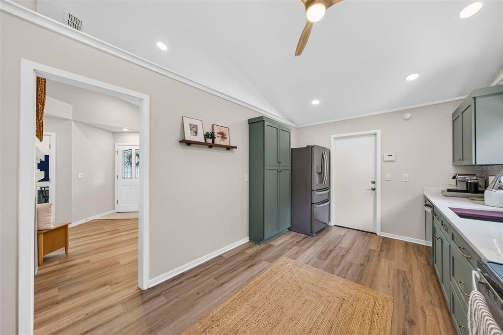 На продажу: $429,000 (3 спален, 2 ванн, 1833 Квадратных фут)