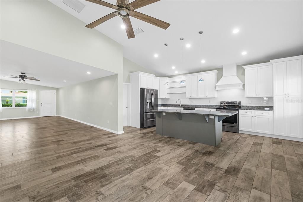 For Sale: $709,000 (3 beds, 2 baths, 1717 Square Feet)