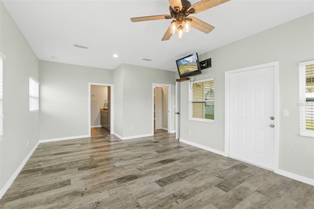 For Sale: $709,000 (3 beds, 2 baths, 1717 Square Feet)