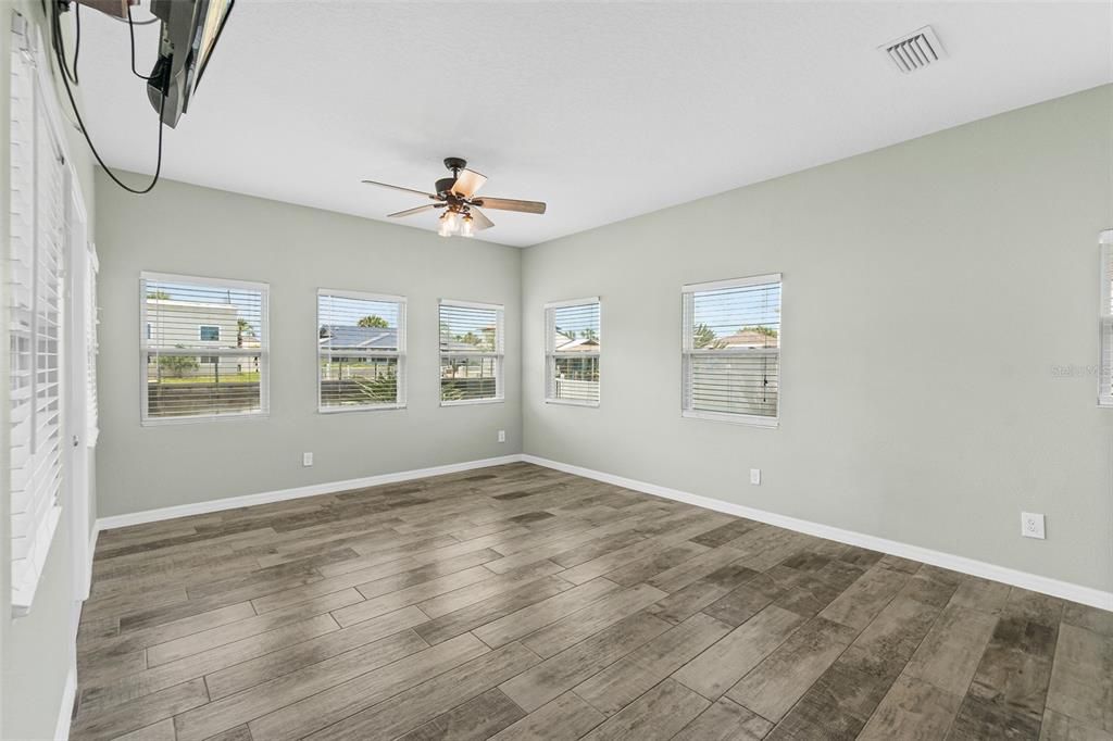 For Sale: $709,000 (3 beds, 2 baths, 1717 Square Feet)