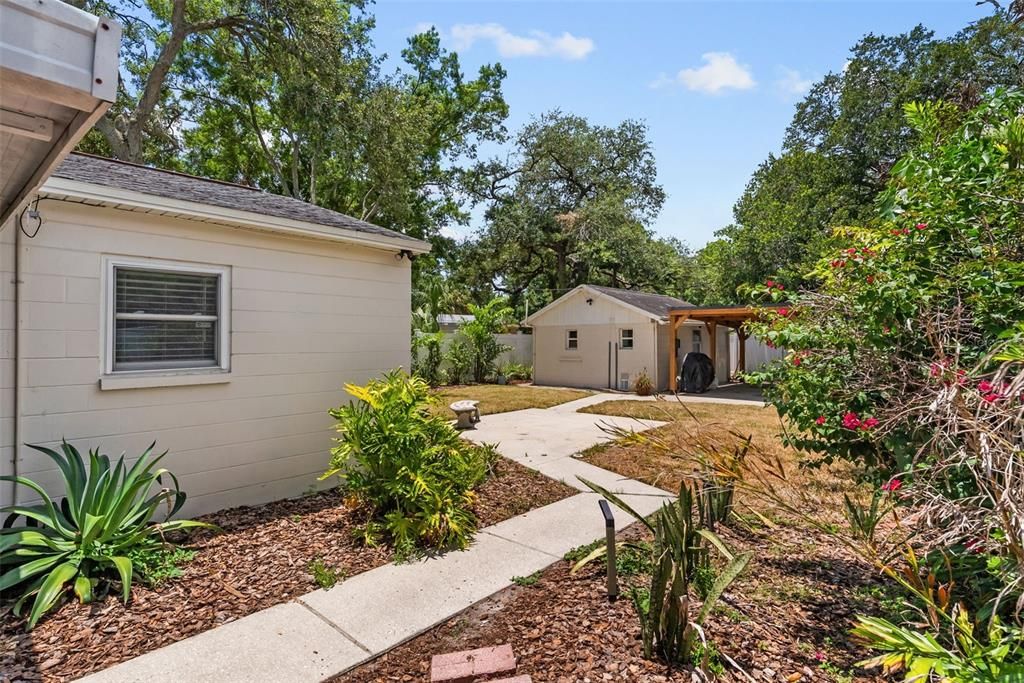 For Sale: $449,900 (4 beds, 2 baths, 1075 Square Feet)