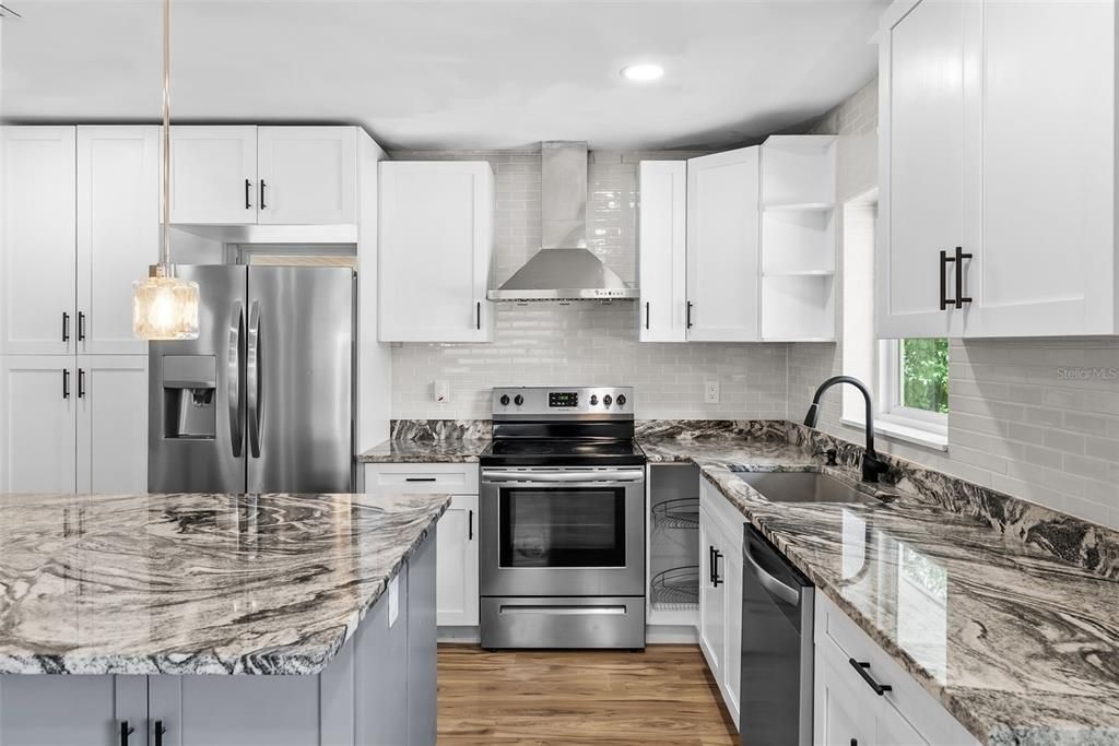 For Sale: $449,900 (4 beds, 2 baths, 1075 Square Feet)