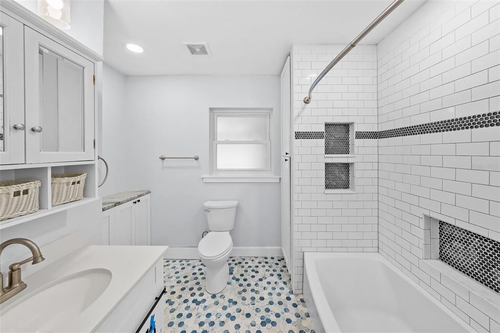For Sale: $449,900 (4 beds, 2 baths, 1075 Square Feet)