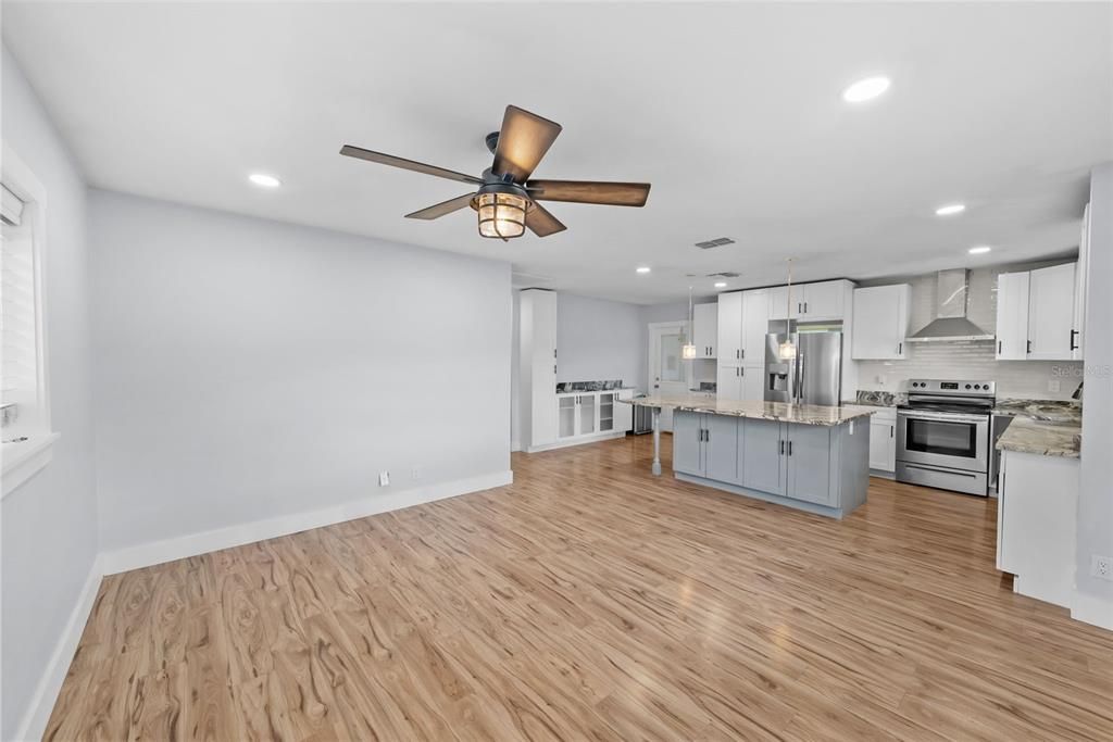 For Sale: $449,900 (4 beds, 2 baths, 1075 Square Feet)