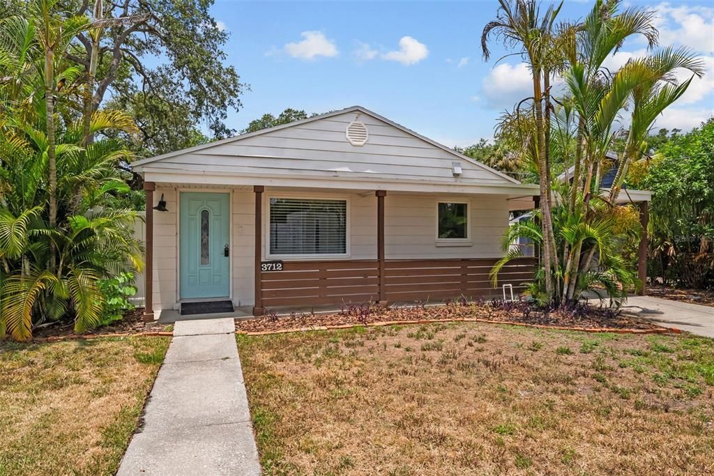 For Sale: $449,900 (4 beds, 2 baths, 1075 Square Feet)