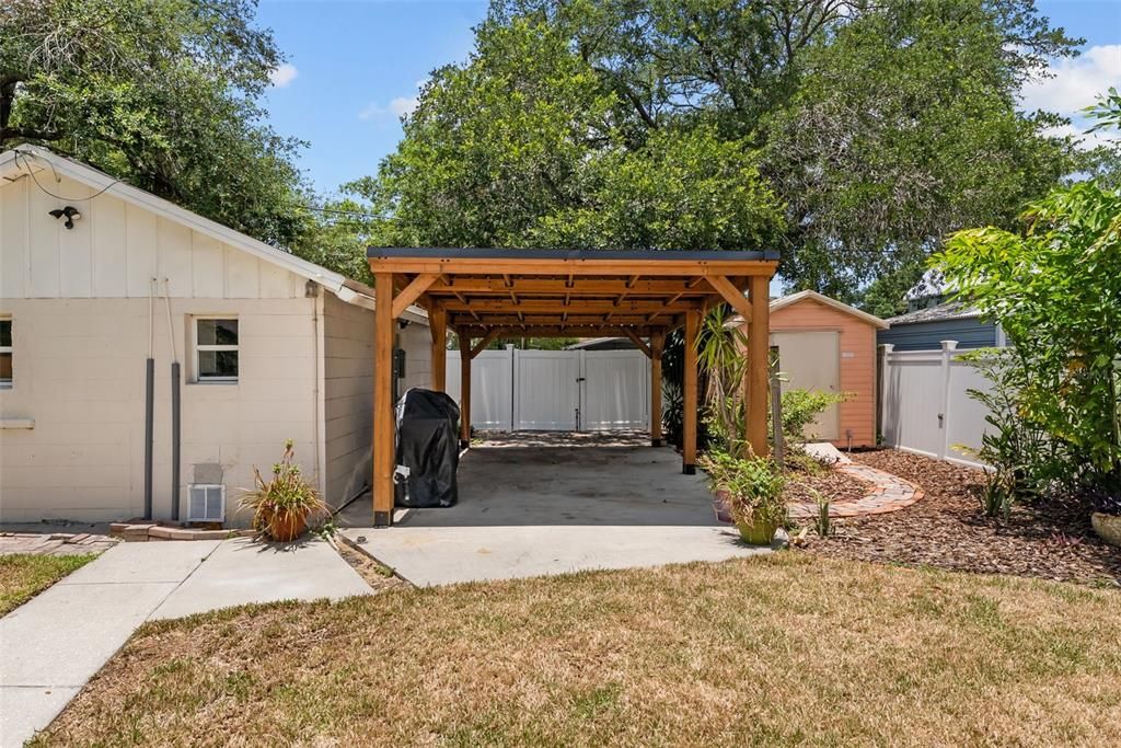For Sale: $449,900 (4 beds, 2 baths, 1075 Square Feet)