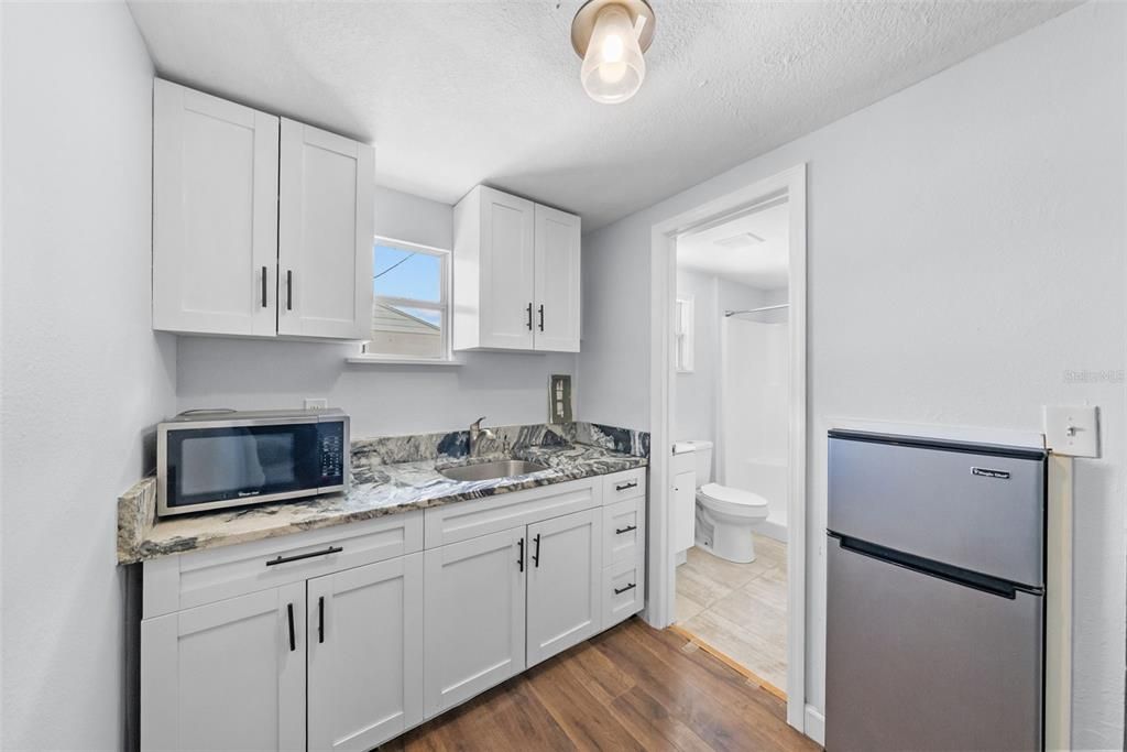 For Sale: $449,900 (4 beds, 2 baths, 1075 Square Feet)