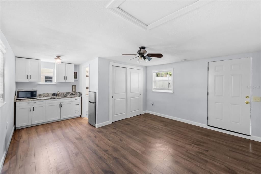 For Sale: $449,900 (4 beds, 2 baths, 1075 Square Feet)