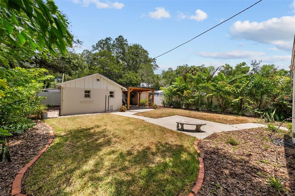 For Sale: $449,900 (4 beds, 2 baths, 1075 Square Feet)