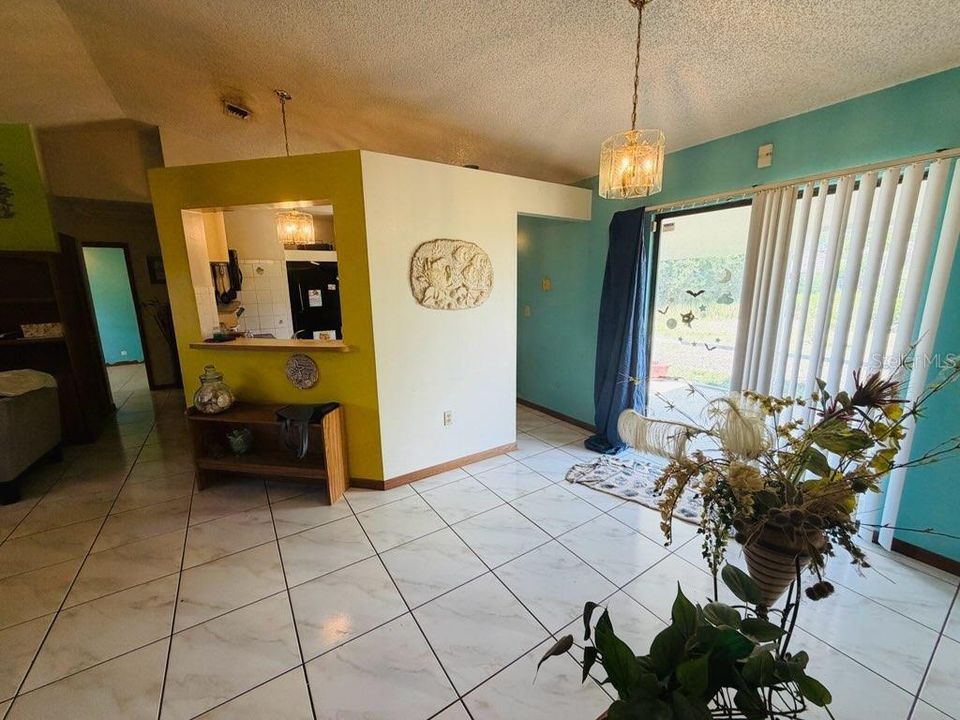 For Sale: $195,000 (3 beds, 2 baths, 1056 Square Feet)