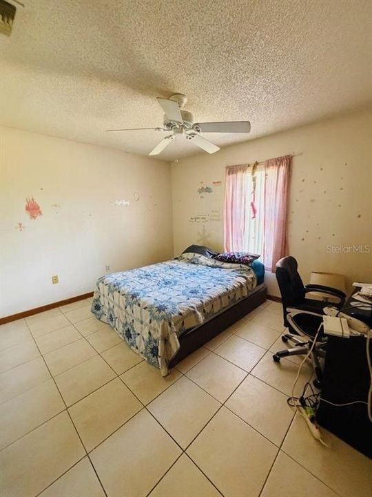 For Sale: $195,000 (3 beds, 2 baths, 1056 Square Feet)