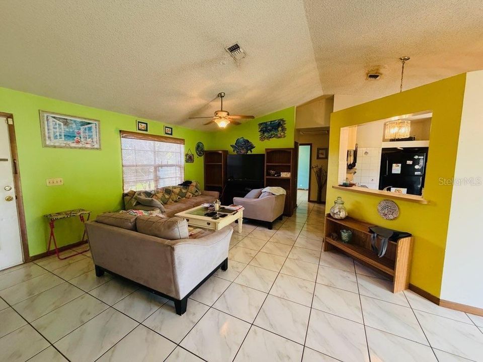 For Sale: $195,000 (3 beds, 2 baths, 1056 Square Feet)