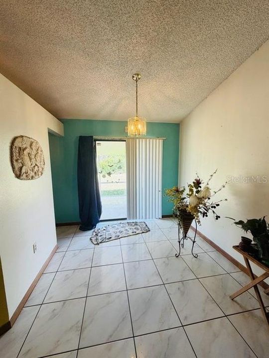 For Sale: $195,000 (3 beds, 2 baths, 1056 Square Feet)