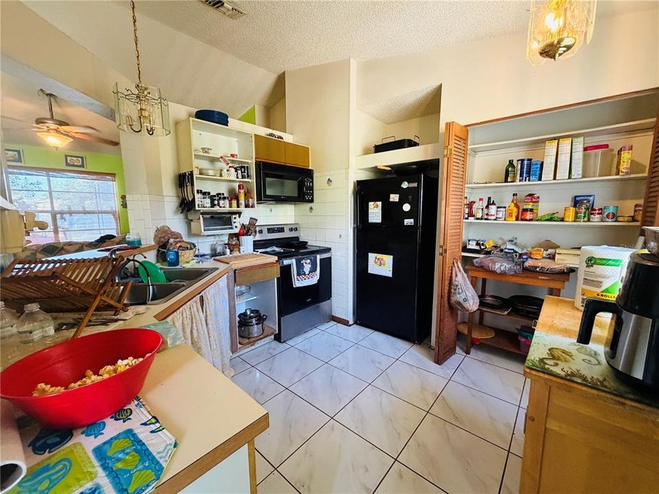 For Sale: $195,000 (3 beds, 2 baths, 1056 Square Feet)