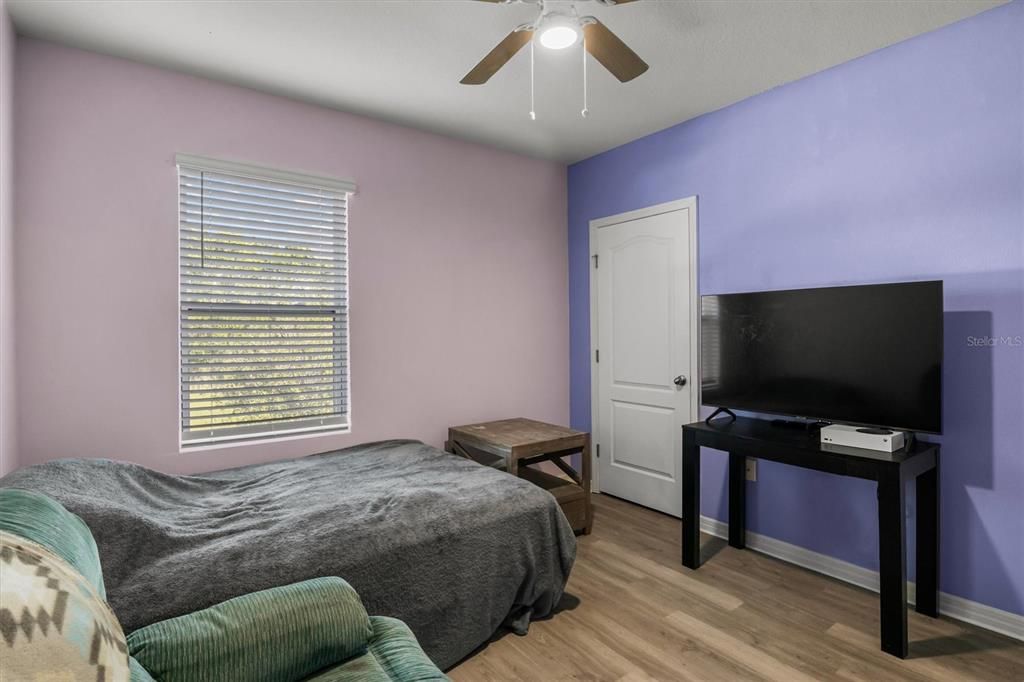 For Sale: $425,000 (5 beds, 3 baths, 2168 Square Feet)