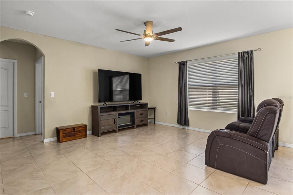 For Sale: $425,000 (5 beds, 3 baths, 2168 Square Feet)