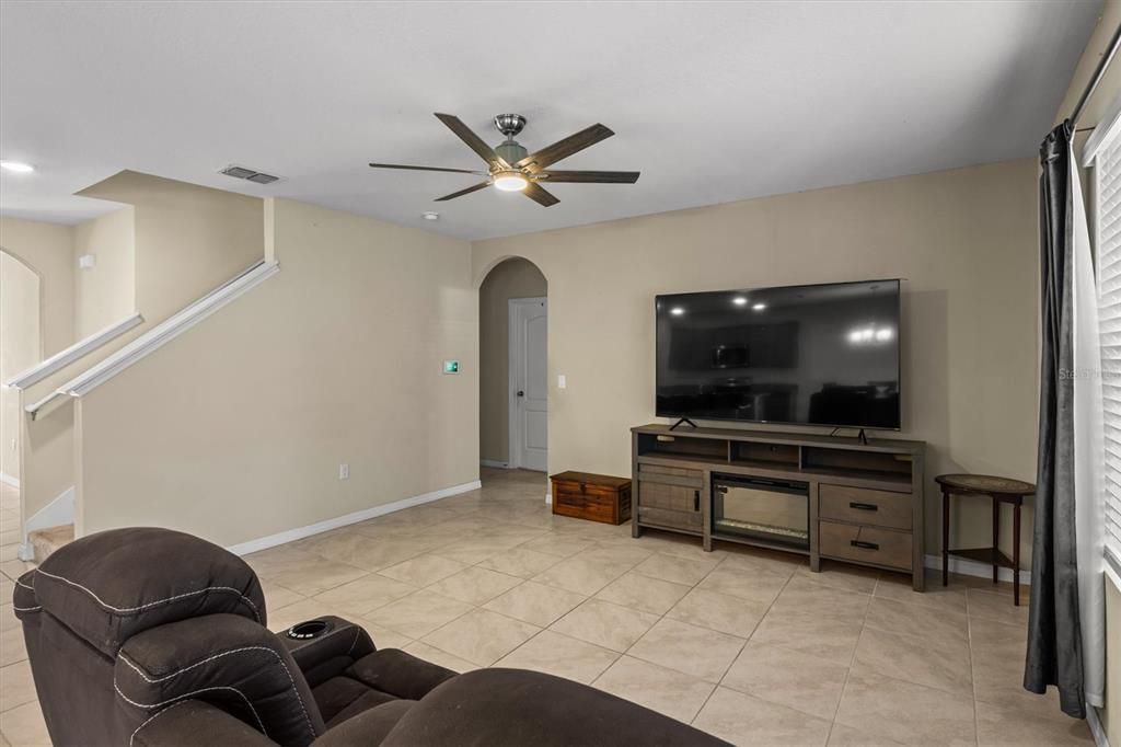 For Sale: $425,000 (5 beds, 3 baths, 2168 Square Feet)