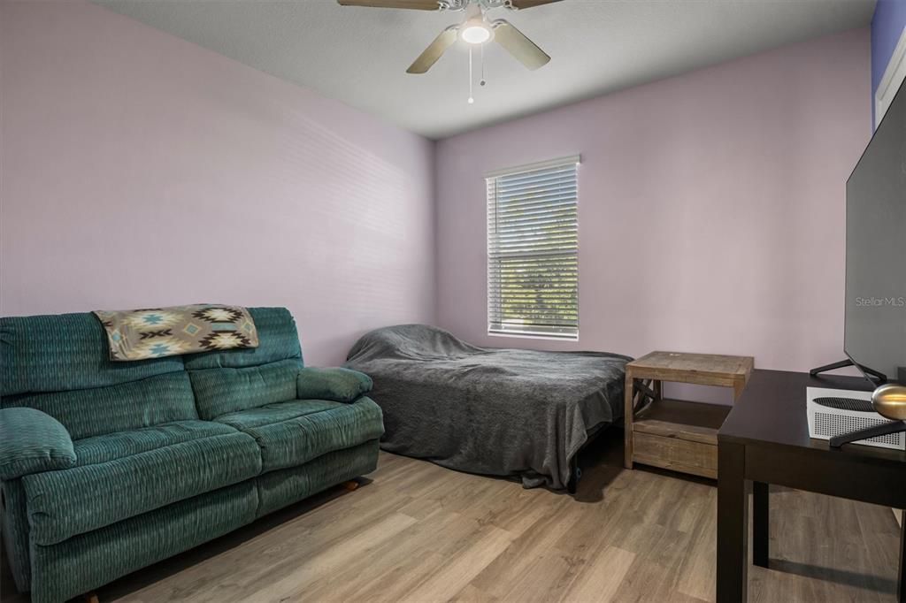 For Sale: $425,000 (5 beds, 3 baths, 2168 Square Feet)